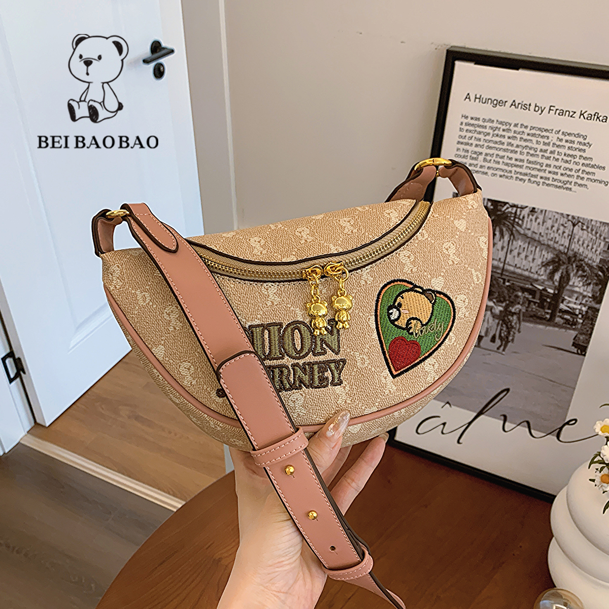 กระเป๋าผู้หญิงสวยๆ กระเป๋าสะพายข้างผู้หญิง กระเป๋าแบรนด์ BEAR BAG กระเป๋าหมีสุดคิ้ว!