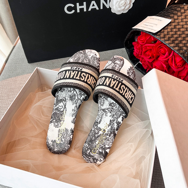 รองเท้าแตะผู้หญิงส้นเตี้ย ใส่สบาย มีขนาด35-43