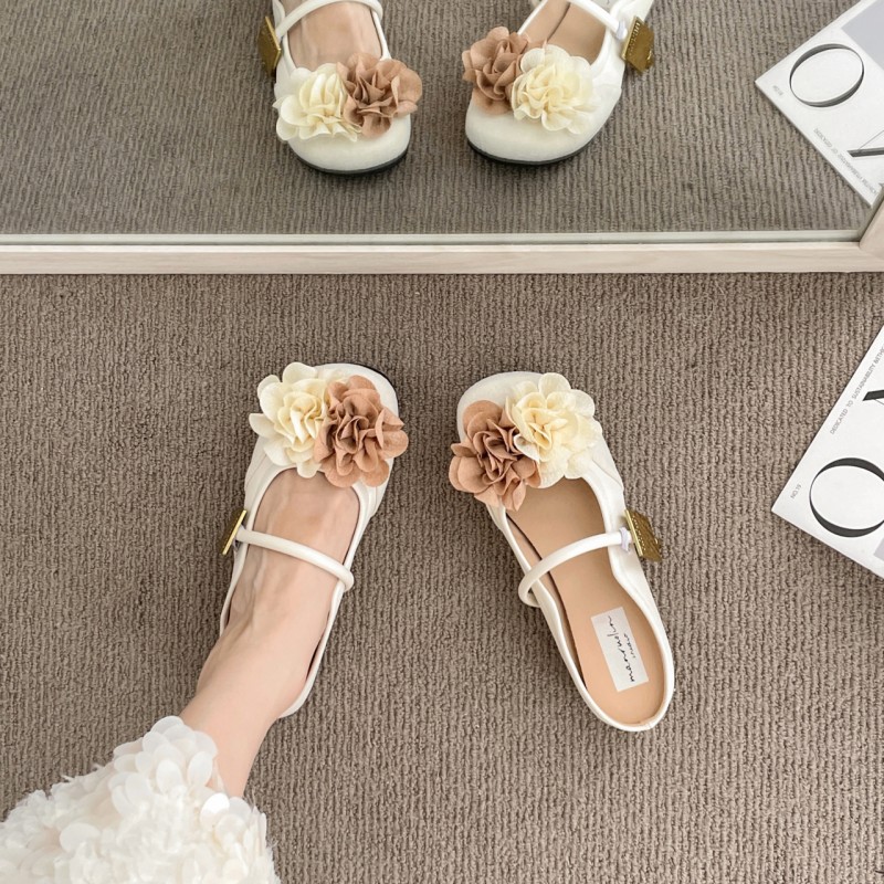 รองเท้าแฟชั่นผู้หญิงส้นเตี้ย ใส่สบาย มีขนาดให้สั่งซื้อ 35 36 37 38 39 40 สนใจทักแชท ฟรีค่าส่ง!