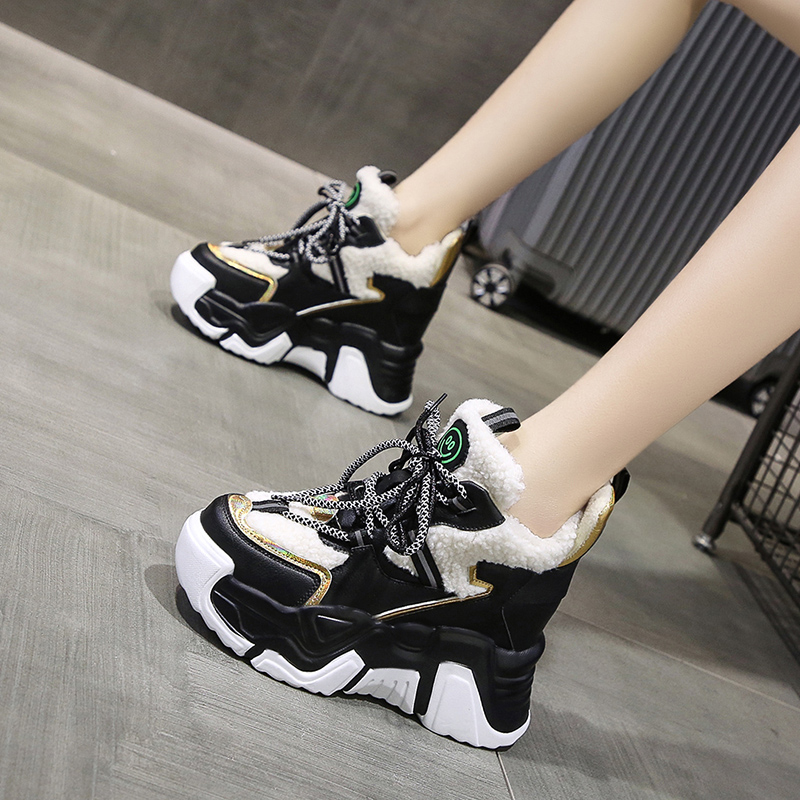 รองเท้าผ้าใบเสริมส้นสูง ไซต์35-39 สนใจทักแชท ฟรีค่าส่ง!