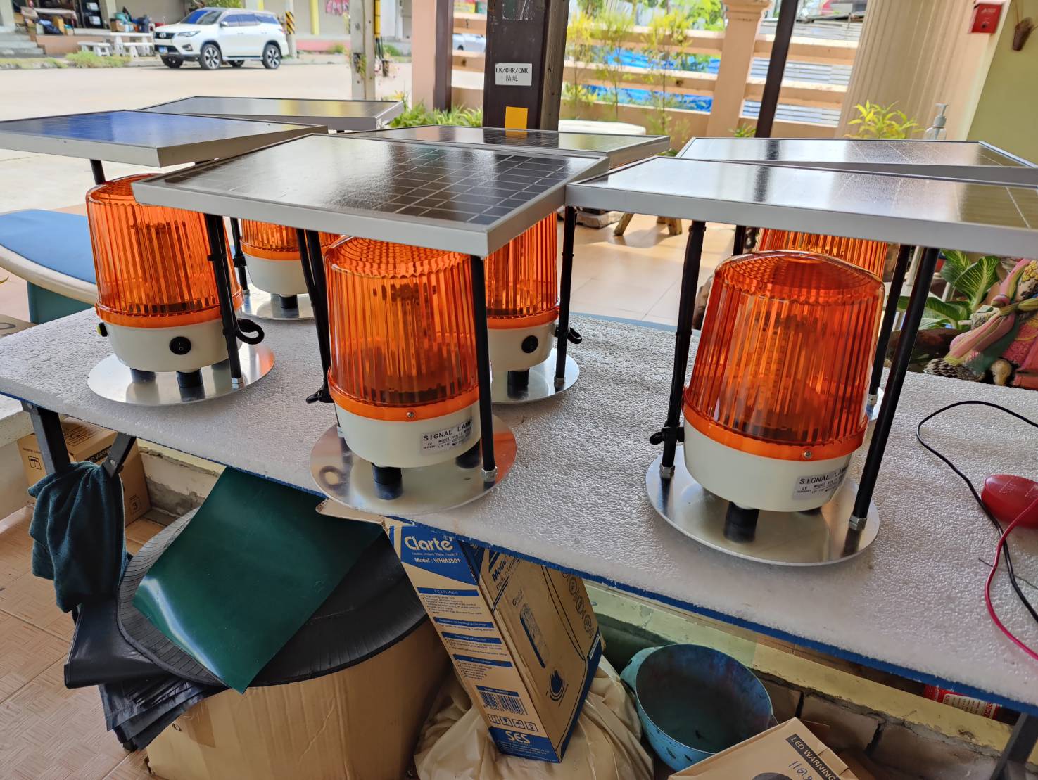 ไฟเตือนไฟกระพริบ(ไซเรน) รุ่น 6 นิ้ว พลังงานแสงอาทิตย์