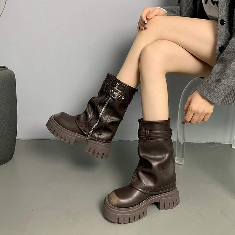 รองเท้าแฟชั่นผู้หญิงส้นเตี้ย ใส่สบาย มีขนาดให้สั่งซื้อ 35 36 37 38 39 40 สนใจทักแชท ฟรีค่าส่ง!