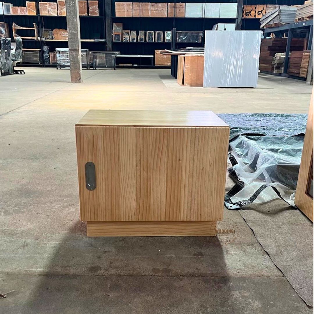 ตู้กระจกไม้สน