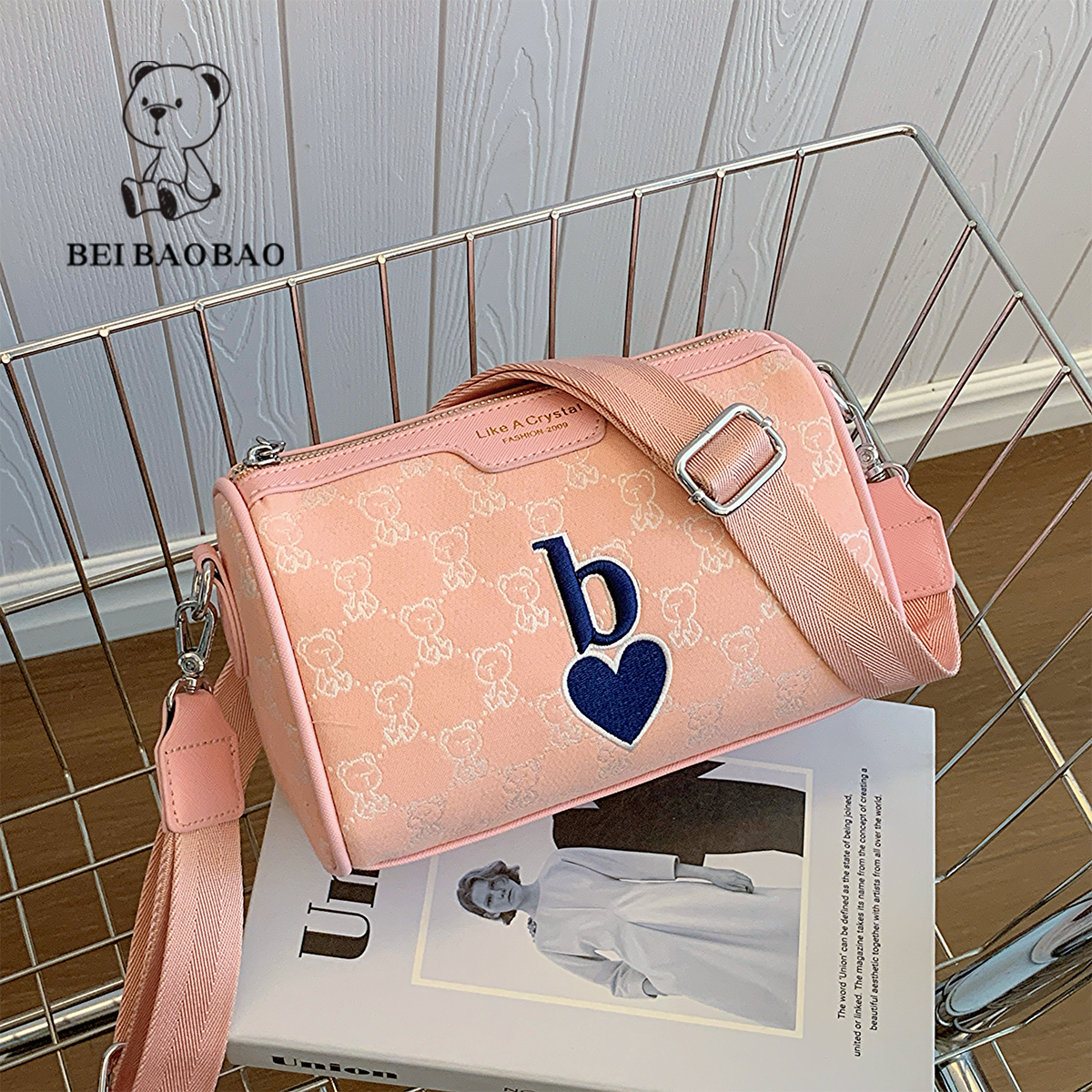 กระเป๋าผู้หญิงสวยๆ กระเป๋าสะพายข้างผู้หญิง กระเป๋าแบรนด์ BEAR BAG กระเป๋าหมีสุดคิ้ว!