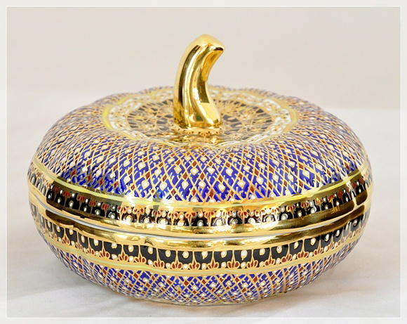 ของฝากที่ระลึก ตลับเบญจรงค์ทรงฟักทอง ลายหยดเทียน งานเอกลักษณ์ไทย