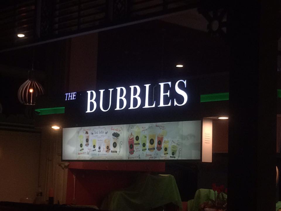 ป้ายไฟออกหน้า BUBBLES ห้วหิน