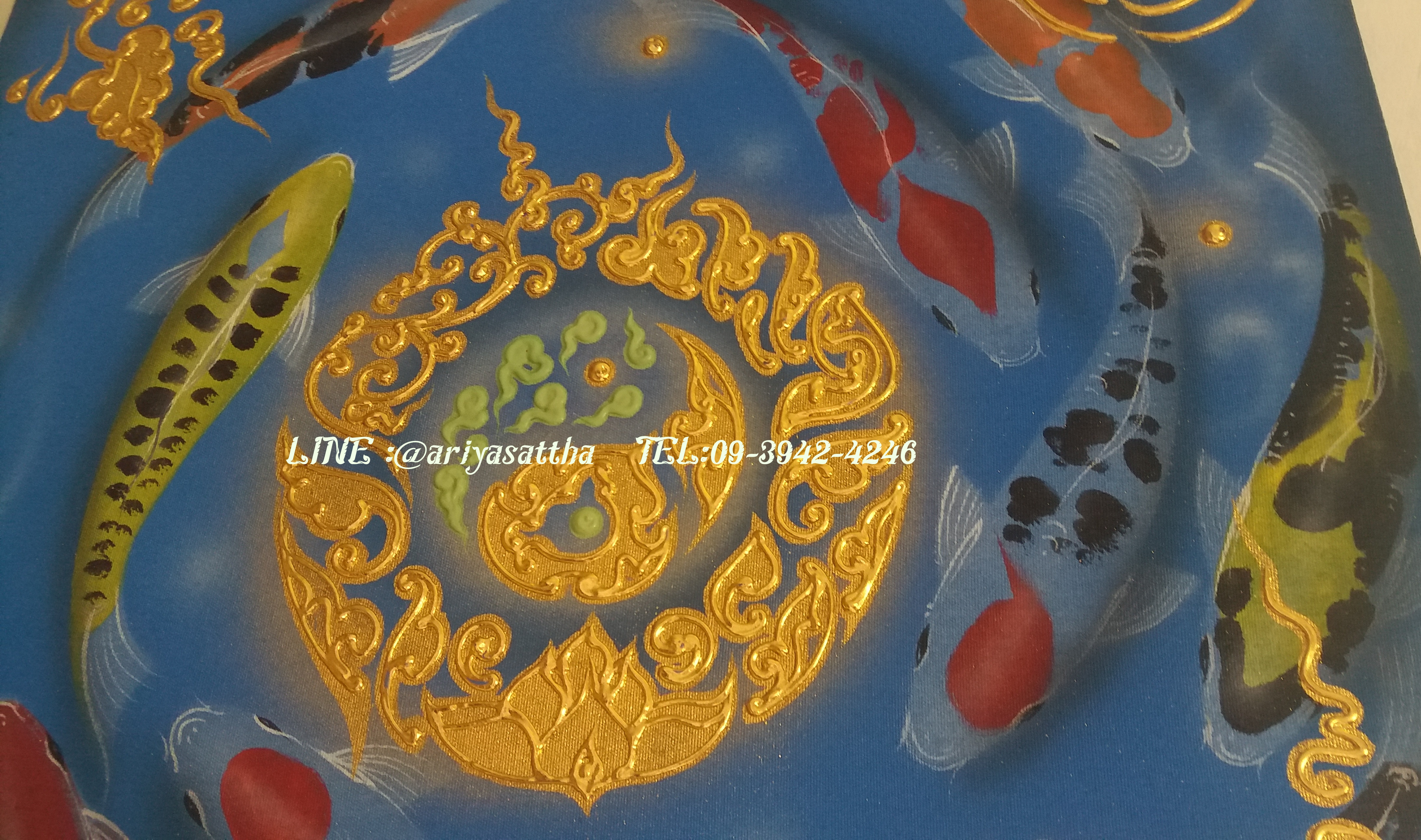 รูปปลาคราฟ ว่ายวน บัวทอง พื้นน้ำ ภาพมงคล ขนาด 60x60 cm.ตกแต่งบ้าน ของขวัญขึ้นบ้านใหม่ งาน handmade ภาพวาดปิดทองแต่งผนังบ้าน คอนโด