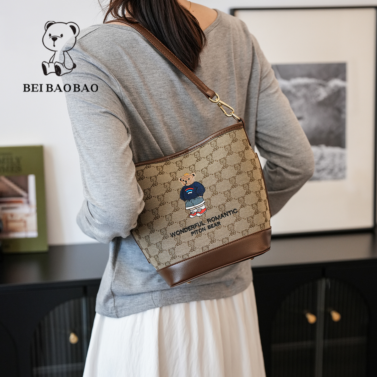 กระเป๋าผู้หญิงสวยๆ กระเป๋าสะพายข้างผู้หญิง กระเป๋าแบรนด์ BEAR BAG กระเป๋าหมีสุดคิ้ว!