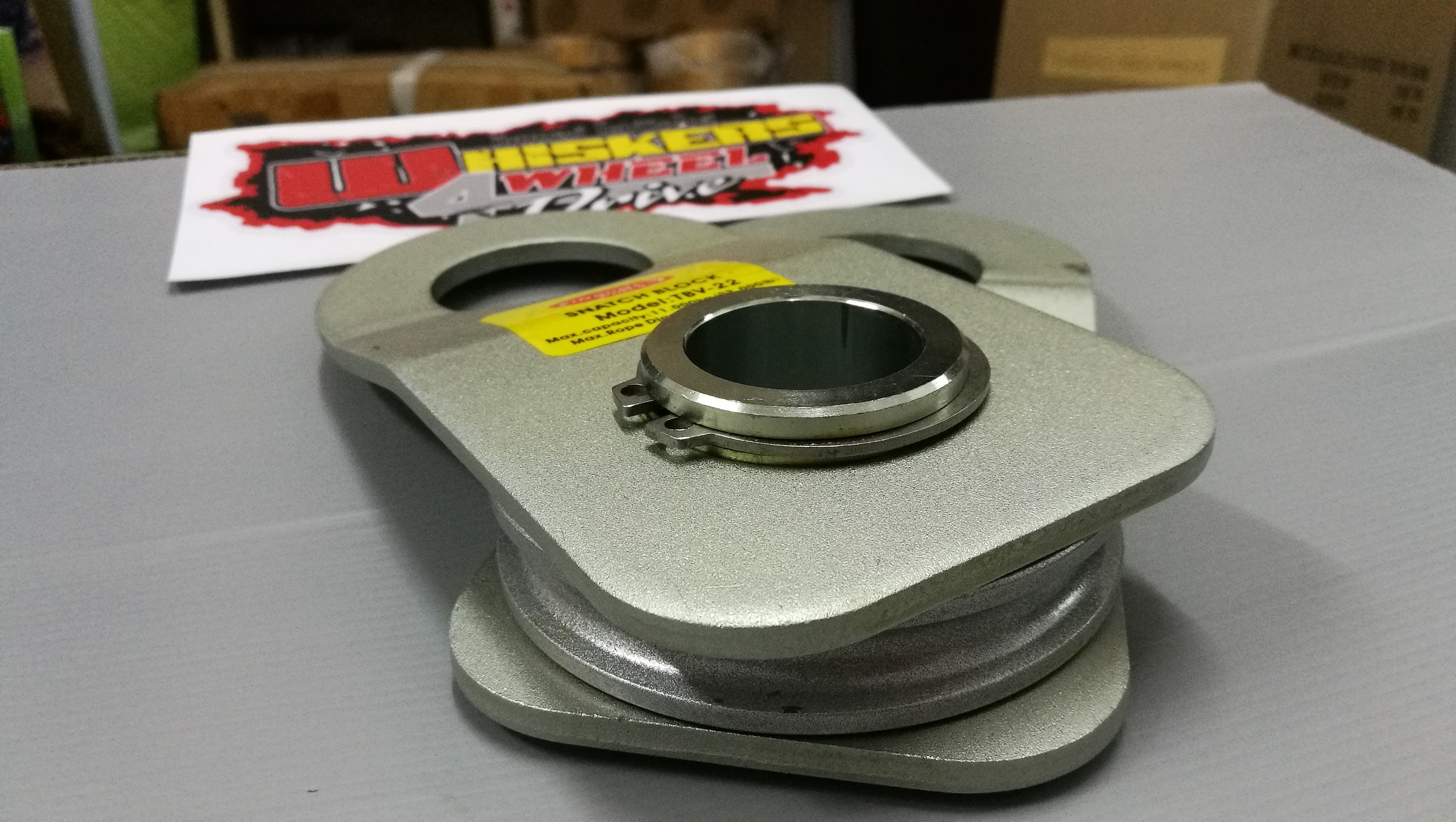 สเน็ทบ็อค หรือ รอกทด เปลี่ยนมุมในการดึง หากมีอุปสรรคกับสถานที่แคบ หรือ คล้องต้นไม้แล้วดึงตัวเอง