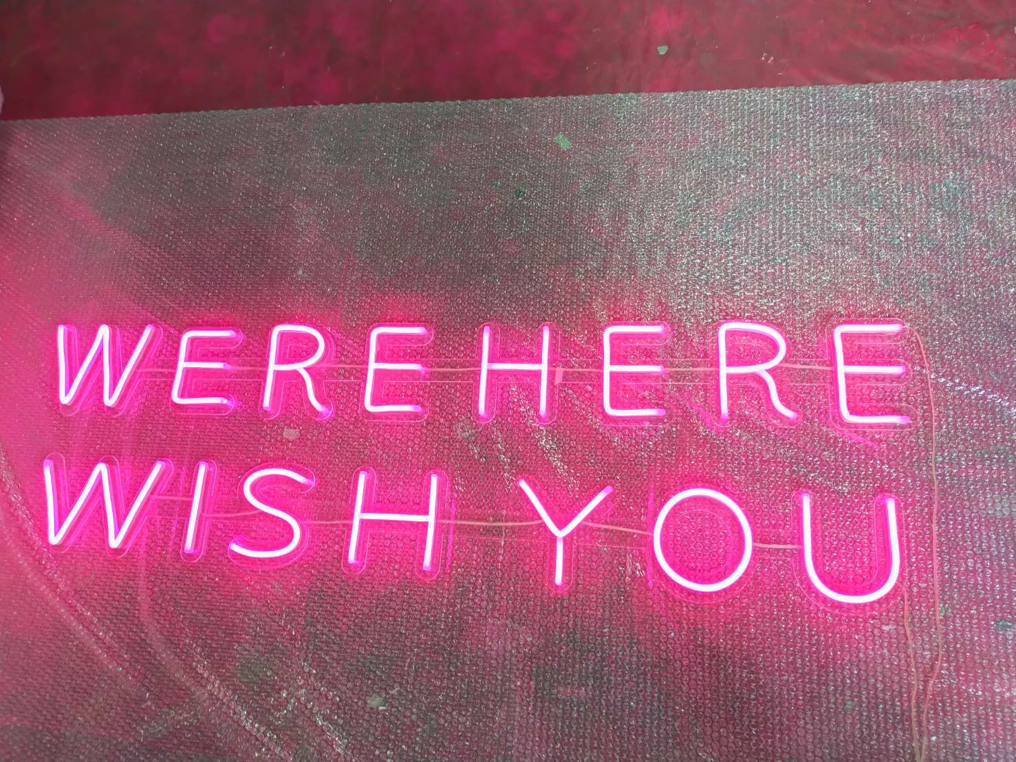ไฟ LED ดัดสีชมพู ติดอะคริลิคครอบหลัง ไดคัท - WISH YOU WERE HEREArm Miw