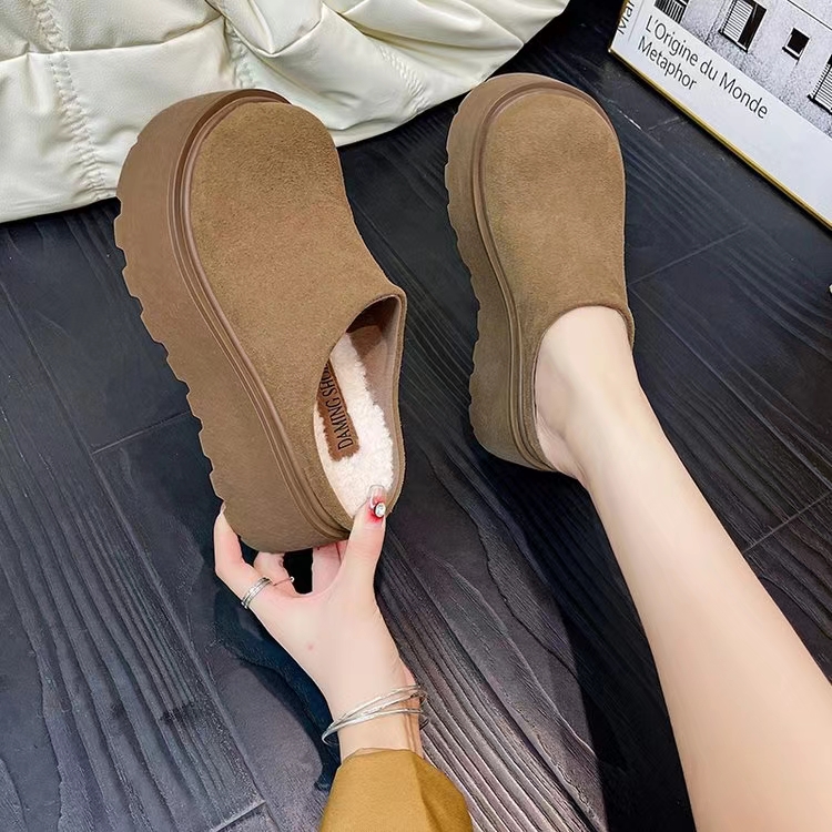 รองเท้าแฟชั่นผู้หญิงส้นเตี้ย ใส่สบาย มีขนาดให้สั่งซื้อ 35 36 37 38 39 40 สนใจทักแชท ฟรีค่าส่ง!