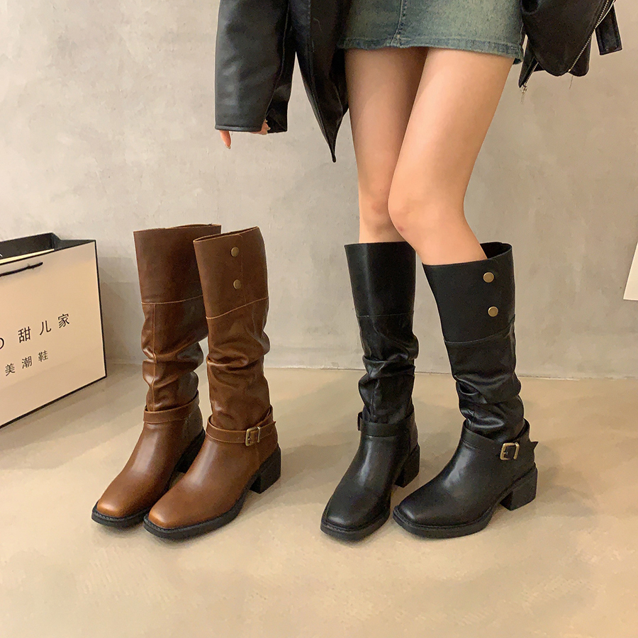 รองเท้าแฟชั่นผู้หญิงส้นเตี้ย ใส่สบาย มีขนาดให้สั่งซื้อ 35 36 37 38 39 40 สนใจทักแชท ฟรีค่าส่ง!