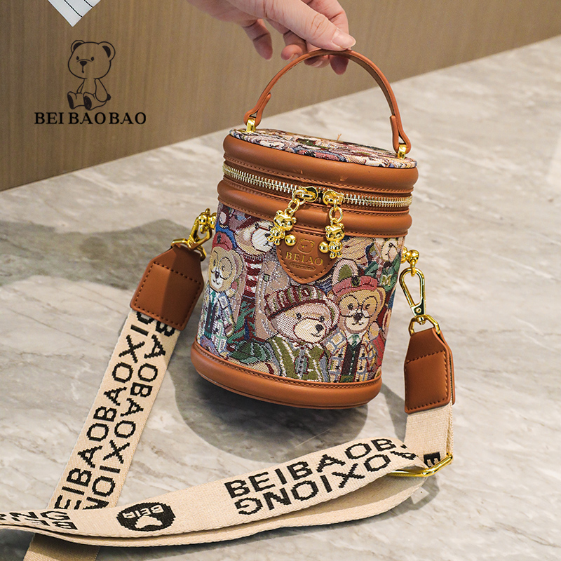 กระเป๋าผู้หญิงสวยๆ กระเป๋าสะพายข้างผู้หญิง กระเป๋าแบรนด์ BEAR BAG กระเป๋าหมีสุดคิ้ว!