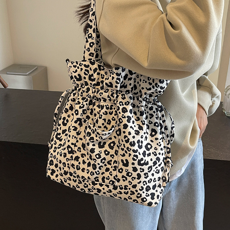 กระเป๋าผู้หญิงสวยๆ กระเป๋าสะพายข้างผู้หญิง กระเป๋าแบรนด์COOL BAG