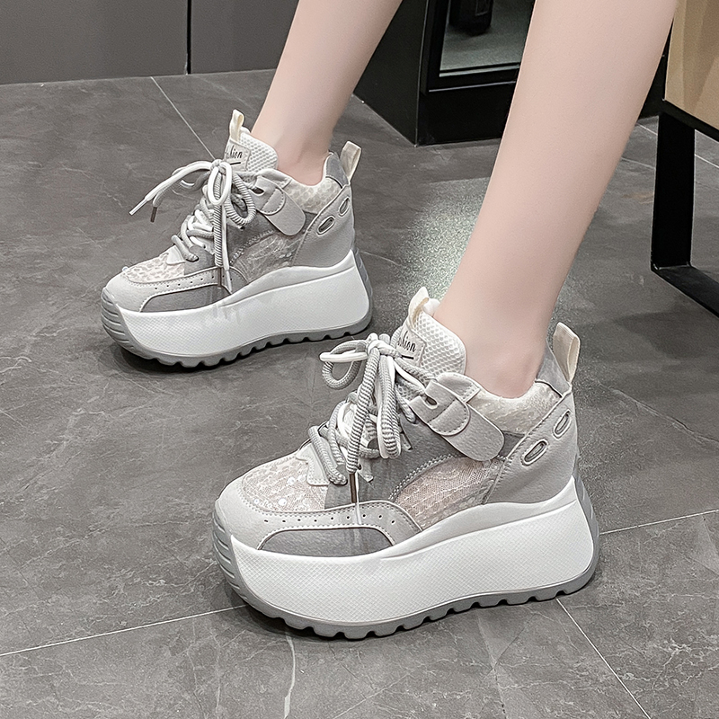 รองเท้าผ้าใบเสริมส้นสูง ไซต์35-39 สนใจทักแชท ฟรีค่าส่ง!