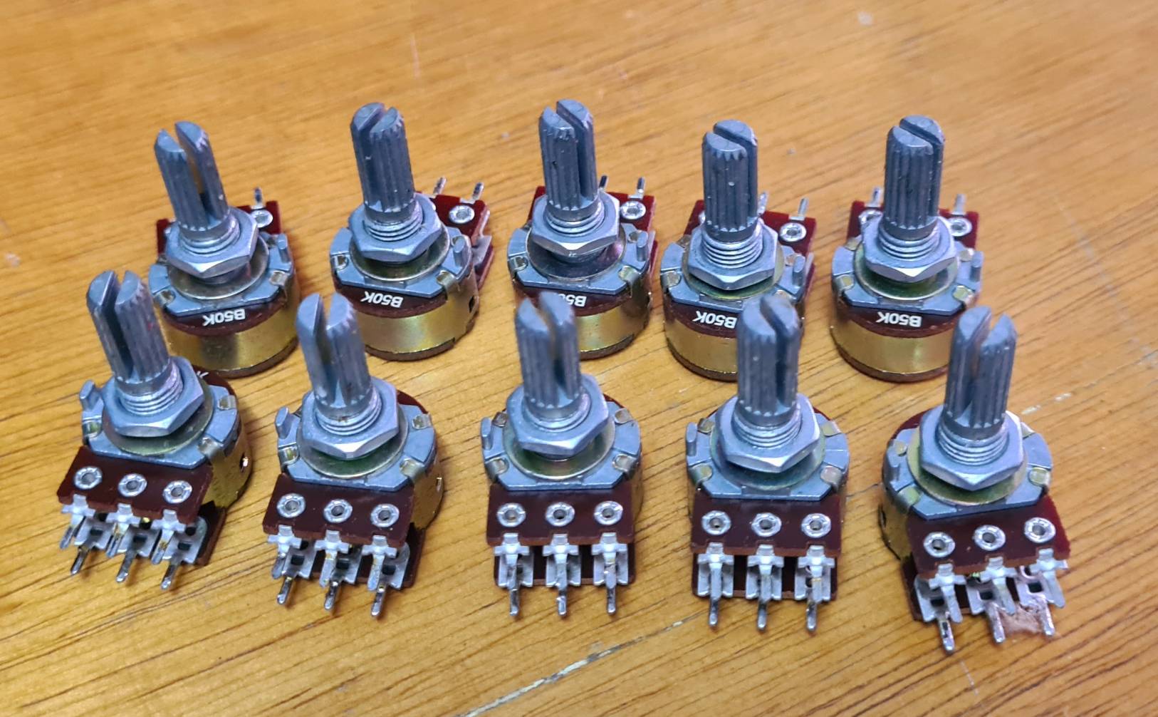 VR. B50K ALPHA / วอลลุ่ม B50K 6ขา 2ชั้น แกนยาว 20 มิล 10 ตัว ราคา 50 บาท