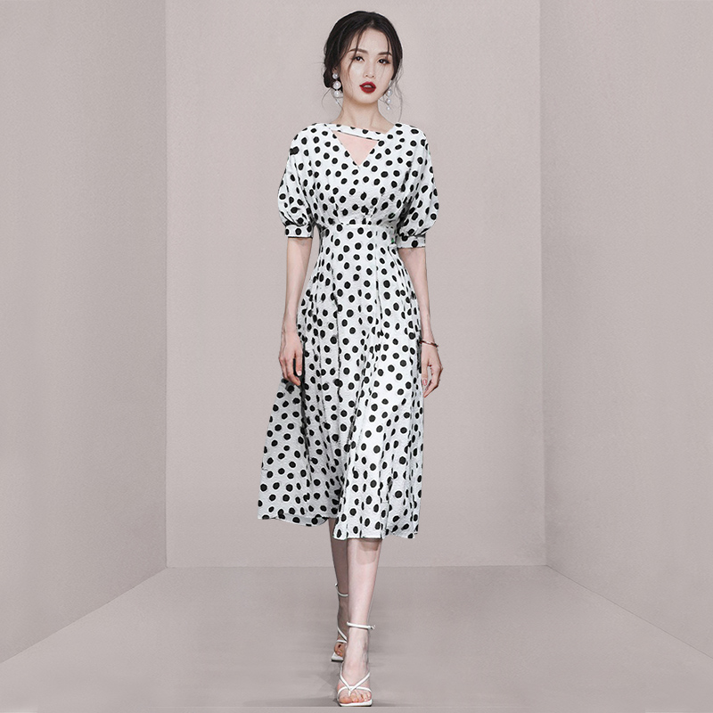 ชุดเดรสยาวสวยๆ สไตล์เกาหลี มีขนาด S M L XL สนใจทักแชท