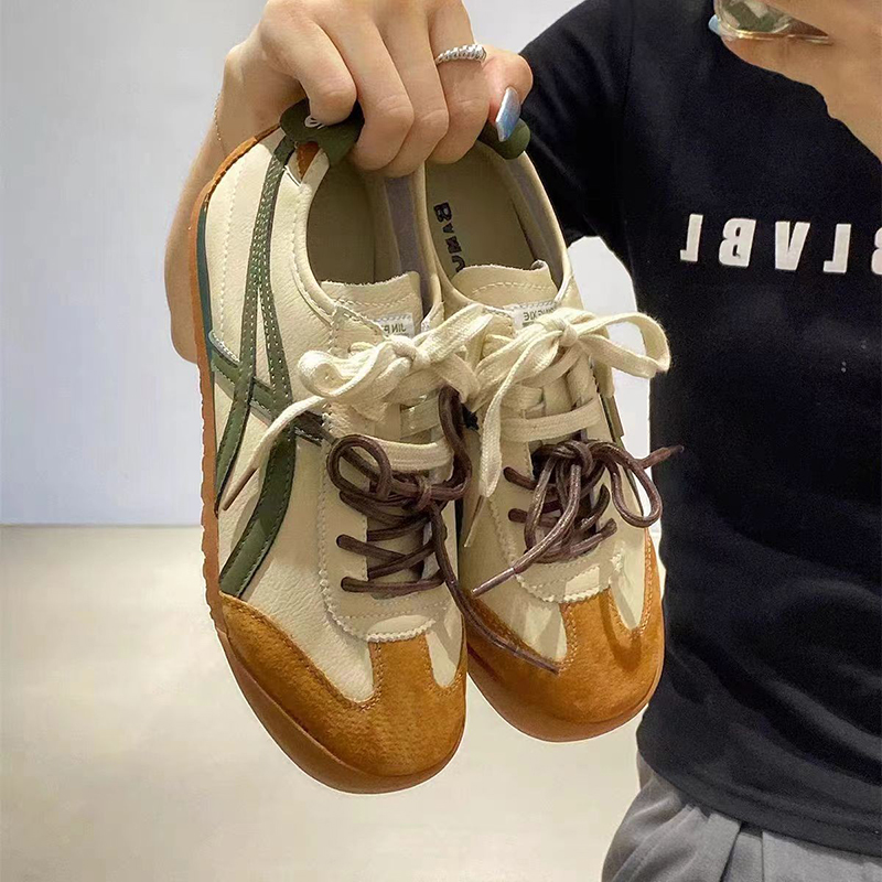 รองเท้าแฟชั่นผู้หญิงส้นเตี้ย ใส่สบาย มีขนาดให้สั่งซื้อ 35 36 37 38 39 40 สนใจทักแชท ฟรีค่าส่ง!