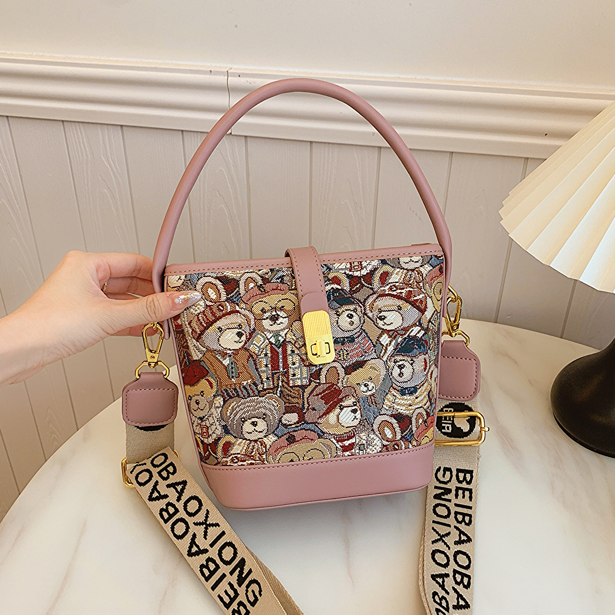 กระเป๋าผู้หญิงสวยๆ กระเป๋าสะพายข้างผู้หญิง กระเป๋าแบรนด์ BEAR BAG กระเป๋าหมีสุดคิ้ว!