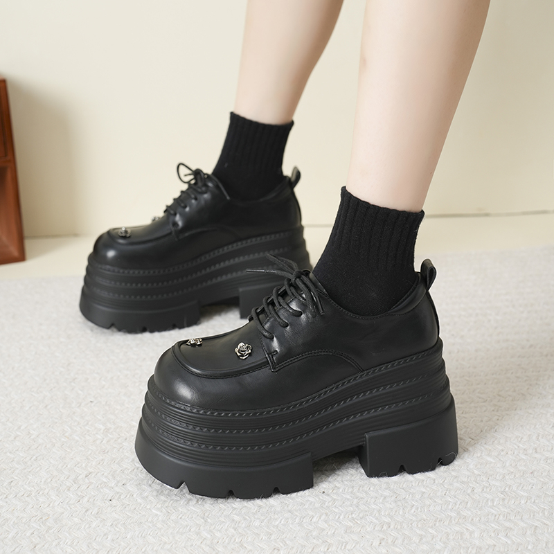 รองเท้าผ้าใบเสริมส้นสูง ไซต์35-39 สนใจทักแชท ฟรีค่าส่ง!