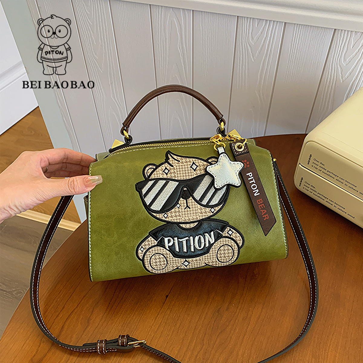 กระเป๋าผู้หญิงสวยๆ กระเป๋าสะพายข้างผู้หญิง กระเป๋าแบรนด์ BEAR BAG กระเป๋าหมีสุดคิ้ว!
