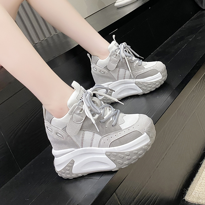 รองเท้าผ้าใบเสริมส้นสูง ไซต์35-39 สนใจทักแชท ฟรีค่าส่ง!