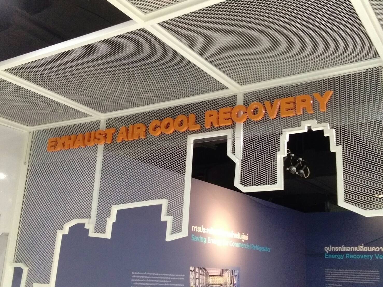 อักษรแสตนเลสเงา ยกขอบ พ่นสีส้ม - ติดตั้งบนอะคริลิคใส 5mm