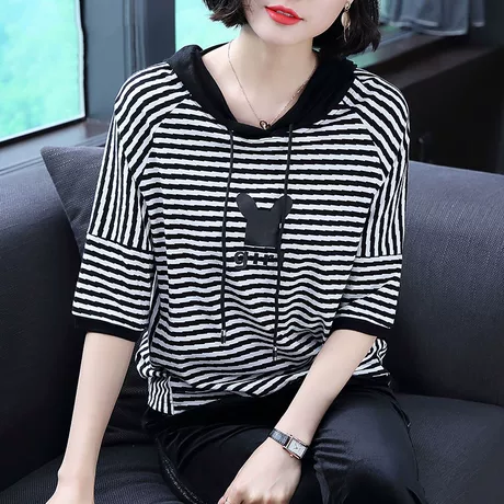 เสื้อยืดแขนยาว มีฮู้ด มีขนาด S M L XL สนใจทักแชท