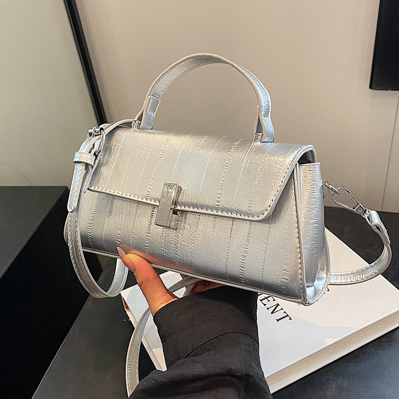 กระเป๋าผู้หญิงสวยๆ กระเป๋าสะพายข้างผู้หญิง กระเป๋าแบรนด์COOL BAG