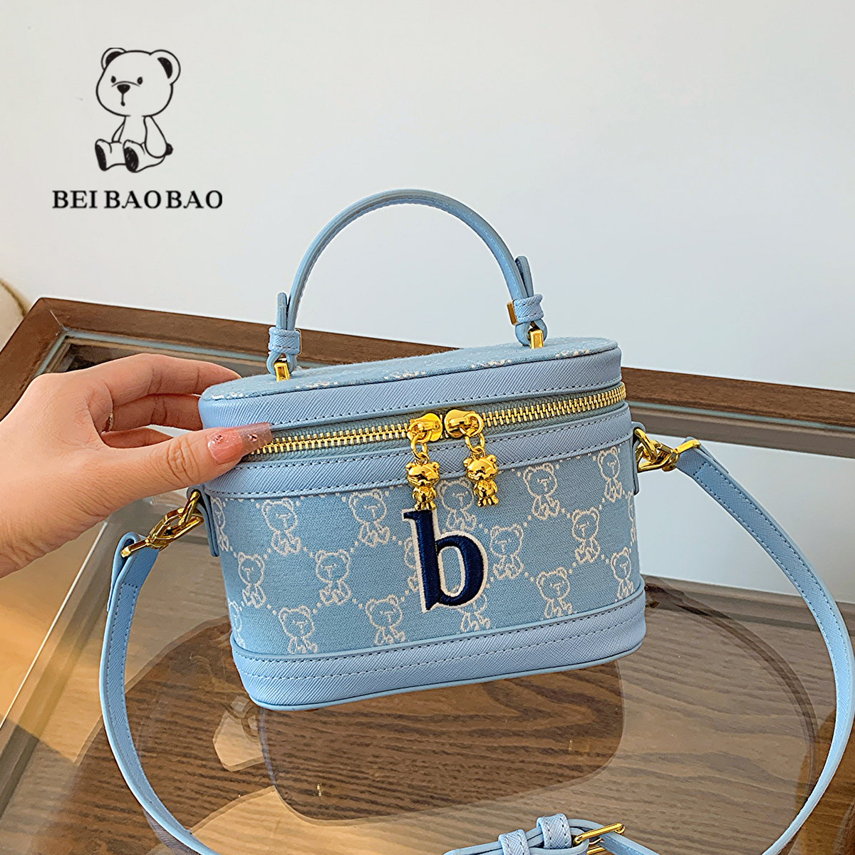 กระเป๋าผู้หญิงสวยๆ กระเป๋าสะพายข้างผู้หญิง กระเป๋าแบรนด์ BEAR BAG กระเป๋าหมีสุดคิ้ว!