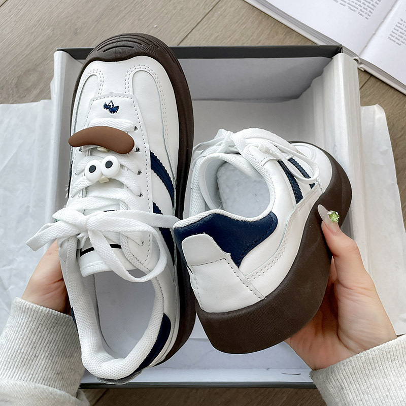 รองเท้าแฟชั่นผู้หญิงส้นเตี้ย ใส่สบาย มีขนาดให้สั่งซื้อ 35 36 37 38 39 40 สนใจทักแชท ฟรีค่าส่ง!