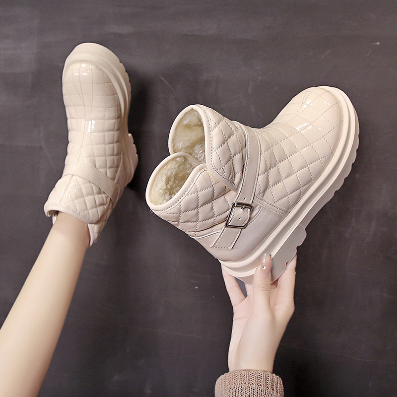 รองเท้าผ้าใบเสริมส้นสูง ไซต์35-39 สนใจทักแชท ฟรีค่าส่ง!