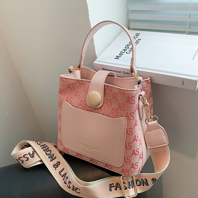 กระเป๋าผู้หญิงสวยๆ กระเป๋าสะพายข้างผู้หญิง กระเป๋าแบรนด์COOL BAG