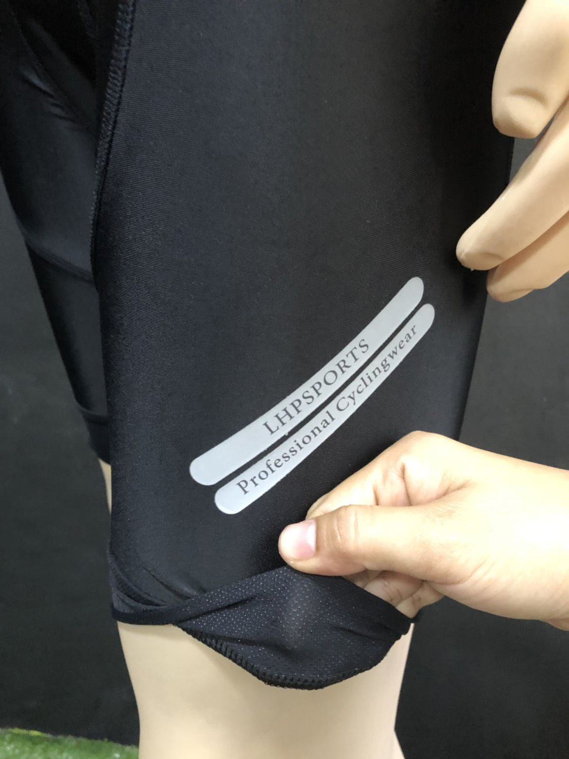 กางเกงปั่นจักรยาน เอี๊ยมขาสั้น เป้าเจล 7D ปลายต่อขาเลเซอร์คัท