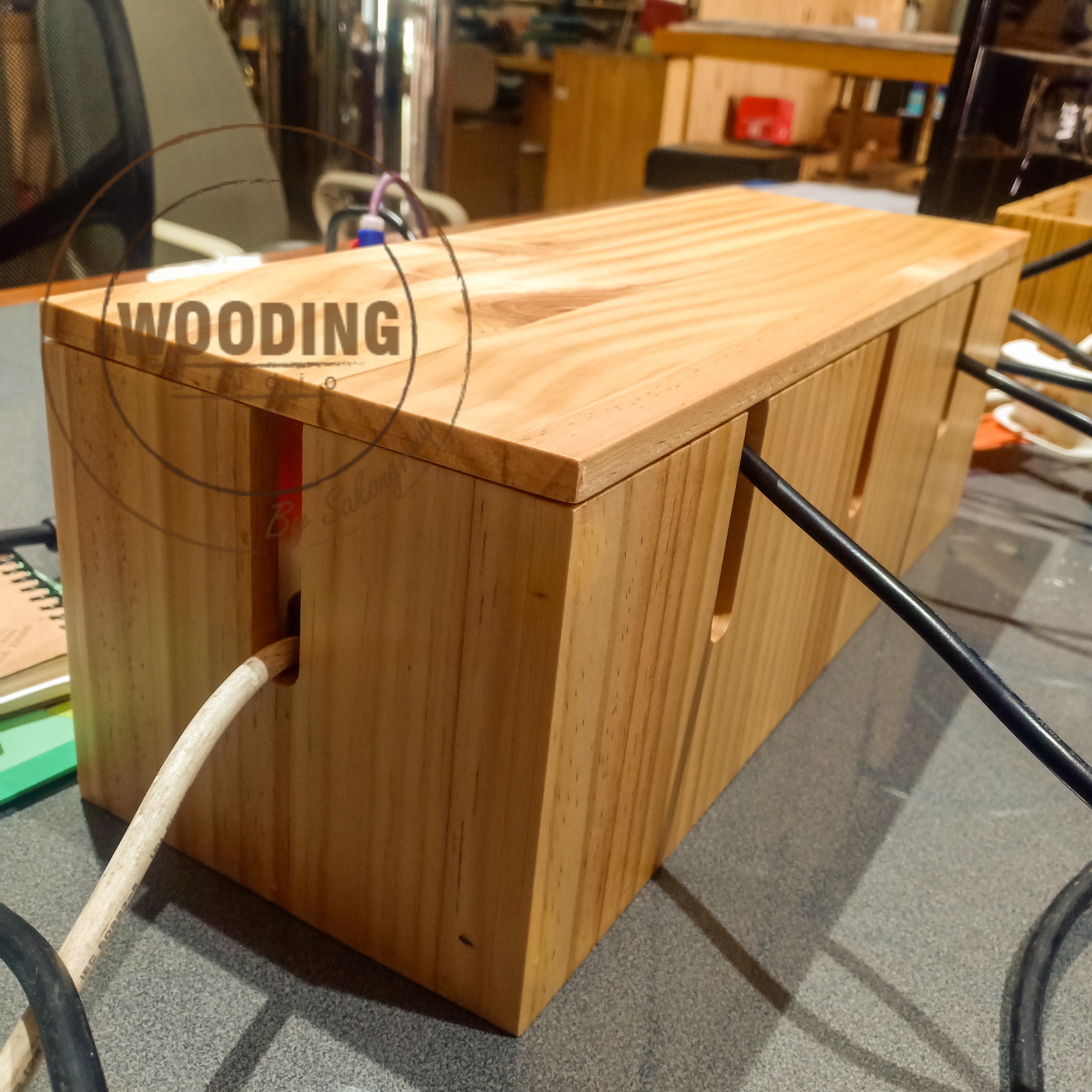 กล่องไม้สนเก็บสายไฟ / Adapter