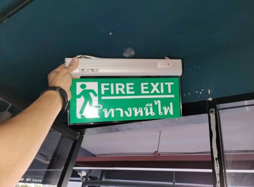 ป้ายบอกทางหนีไฟ Fire Exit ป้ายไฟทางออกฉุกเฉิน ป้ายหนีไฟ 2 หน้า ป้ายทางออก