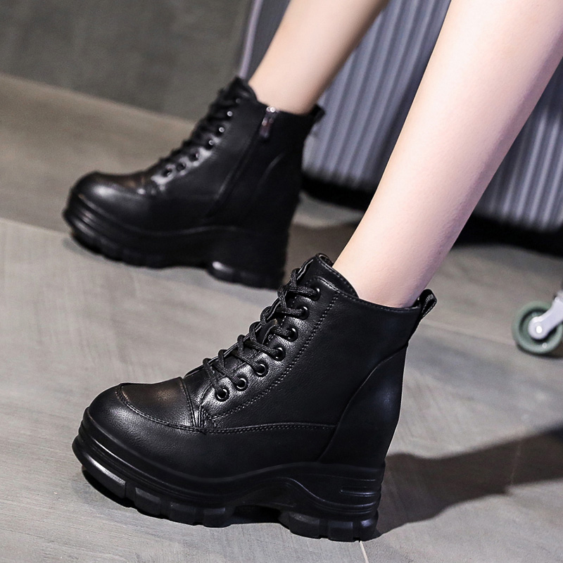 รองเท้าผ้าใบเสริมส้นสูง ไซต์35-39 สนใจทักแชท ฟรีค่าส่ง!
