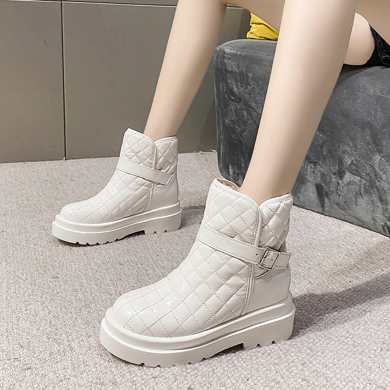 รองเท้าผ้าใบเสริมส้นสูง ไซต์35-39 สนใจทักแชท ฟรีค่าส่ง!