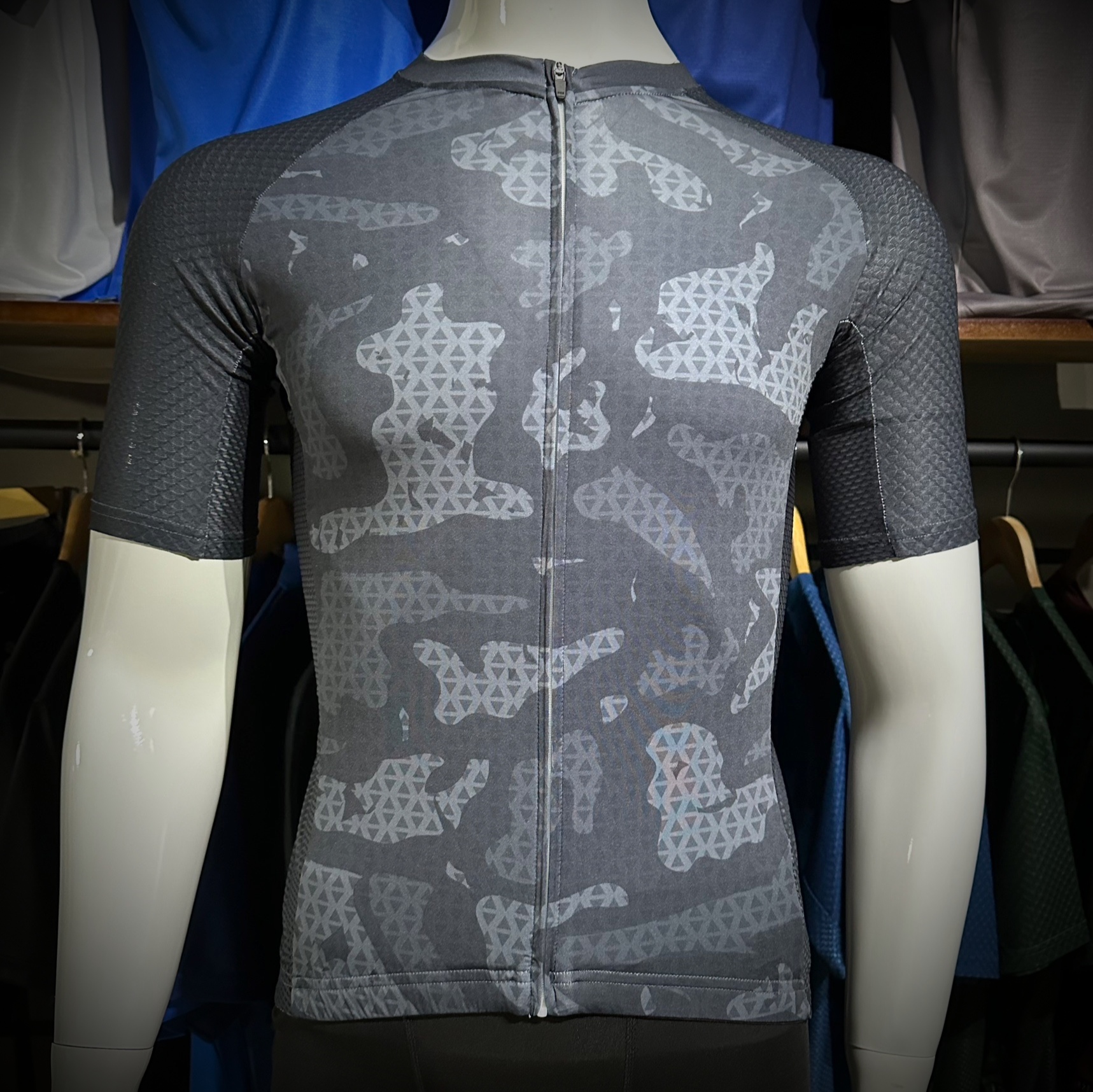 เสื้อปั่นจักรยาน Slim Fit รุ่นสีเทา