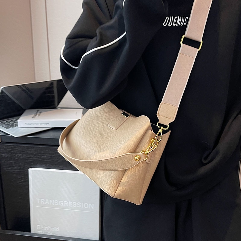 กระเป๋าผู้หญิงสวยๆ กระเป๋าสะพายข้างผู้หญิง กระเป๋าแบรนด์COOL BAG