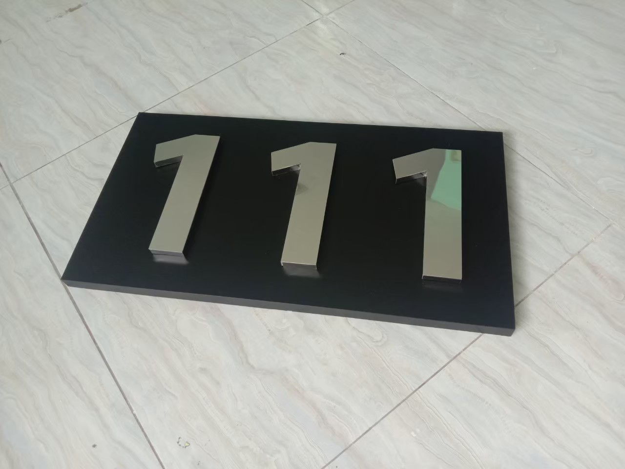 งานป้ายบ้านเลขที่ 111