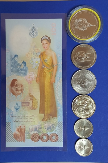 ชุดเหรียญสมเด็จพระนางเจ้าสิริกิติ์ พระบรมราชินีนาถ พระบรมราชชนนีพันปีหลวง(6 เหรียญ ธนบัตรใบละ 100 บาท พร้อมแสตมป์ 1 ชุด ส่งฟรี)