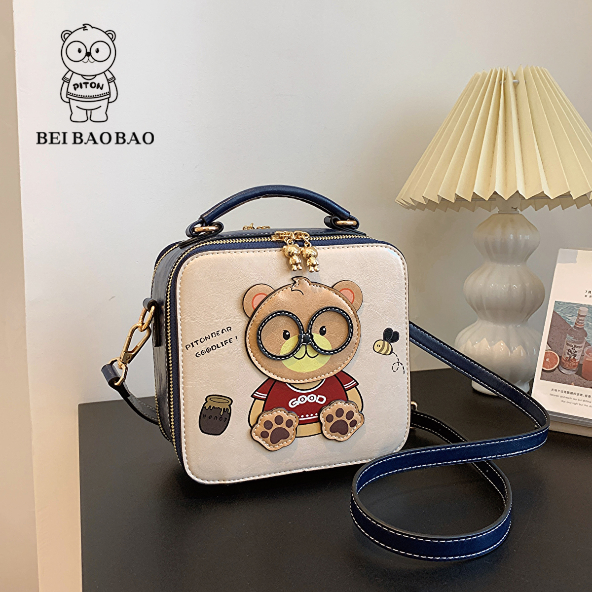 กระเป๋าผู้หญิงสวยๆ กระเป๋าสะพายข้างผู้หญิง กระเป๋าแบรนด์ BEAR BAG กระเป๋าหมีสุดคิ้ว!