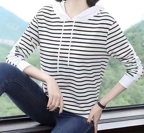 เสื้อยืดแขนยาว มีฮู้ด มีขนาด S M L XL สนใจทักแชท