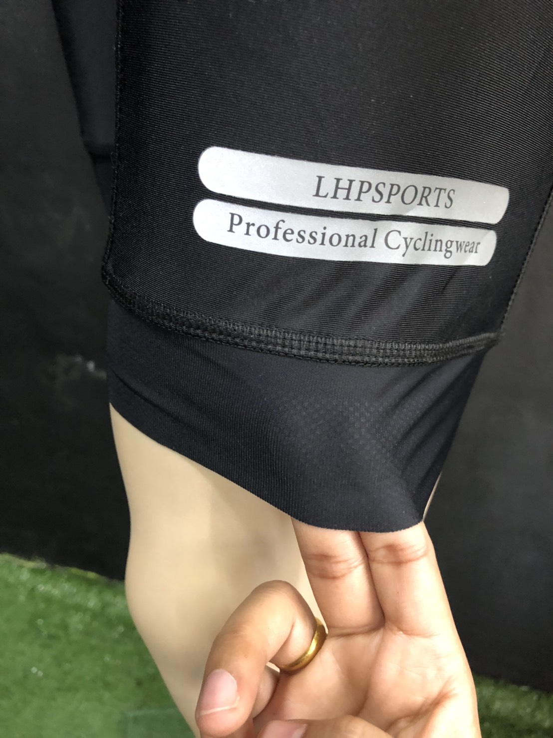 กางเกงปั่นจักรยานขาสั้น ปลายขาต่อเลเซอร์คัท