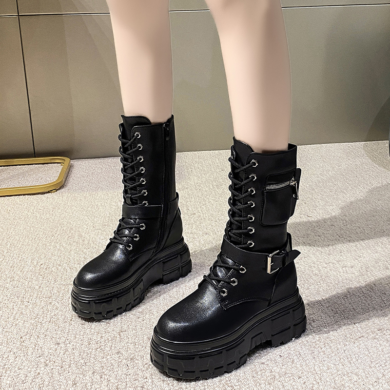 รองเท้าผ้าใบเสริมส้นสูง ไซต์35-39 สนใจทักแชท ฟรีค่าส่ง!