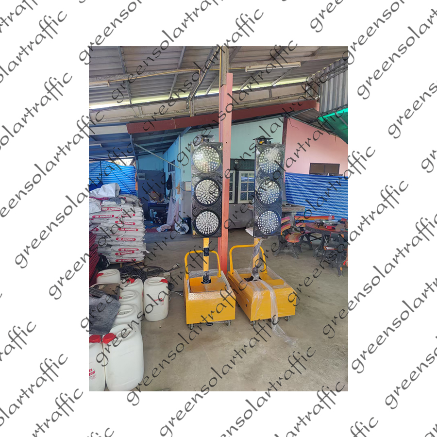 ชุดรถเข็นสัญญาณไฟจราจรแบบ 3 ดวงโคม พลังงานแสงอาทิตย์แบบเคลื่อนย้าย