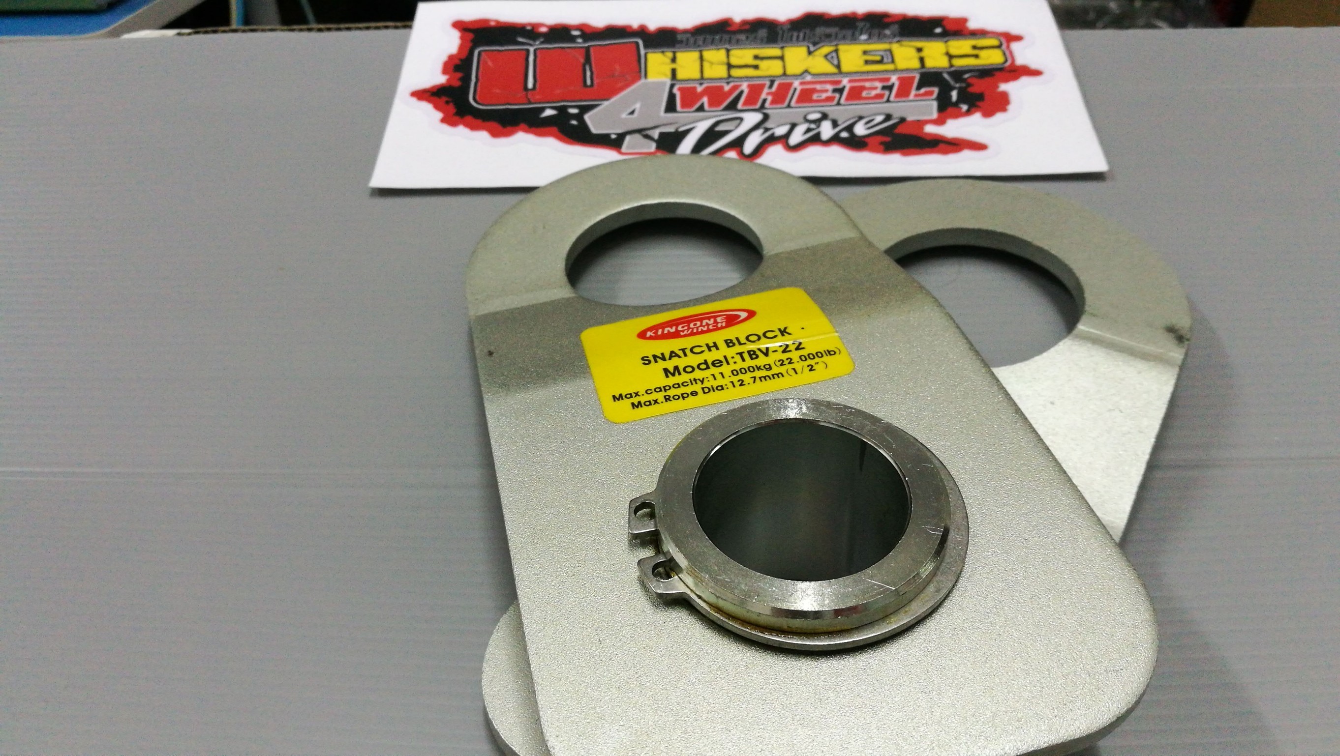 สเน็ทบ็อค หรือ รอกทด เปลี่ยนมุมในการดึง หากมีอุปสรรคกับสถานที่แคบ หรือ คล้องต้นไม้แล้วดึงตัวเอง