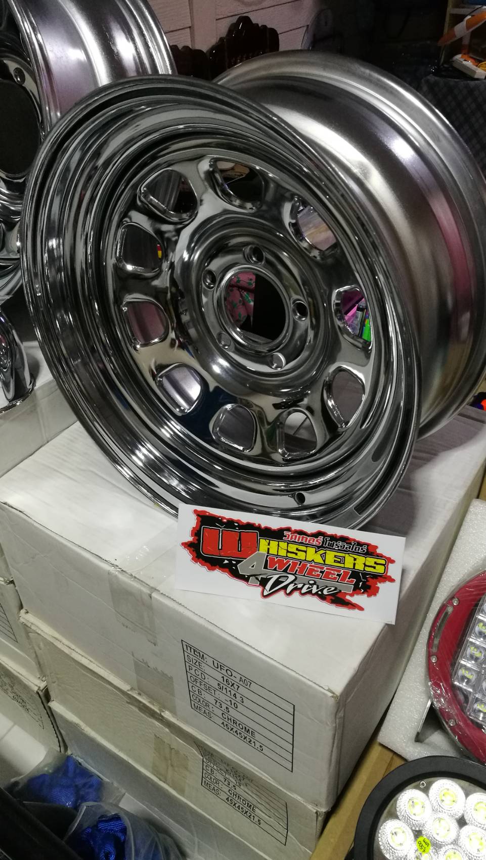 ล้อกระทะนำเข้า Asia Road 16x8"-30 โครเมี่ยม ลาย UFO-A07 ระฆังคว่ำ พร้อมฝาคอบดุม 6รู139.7