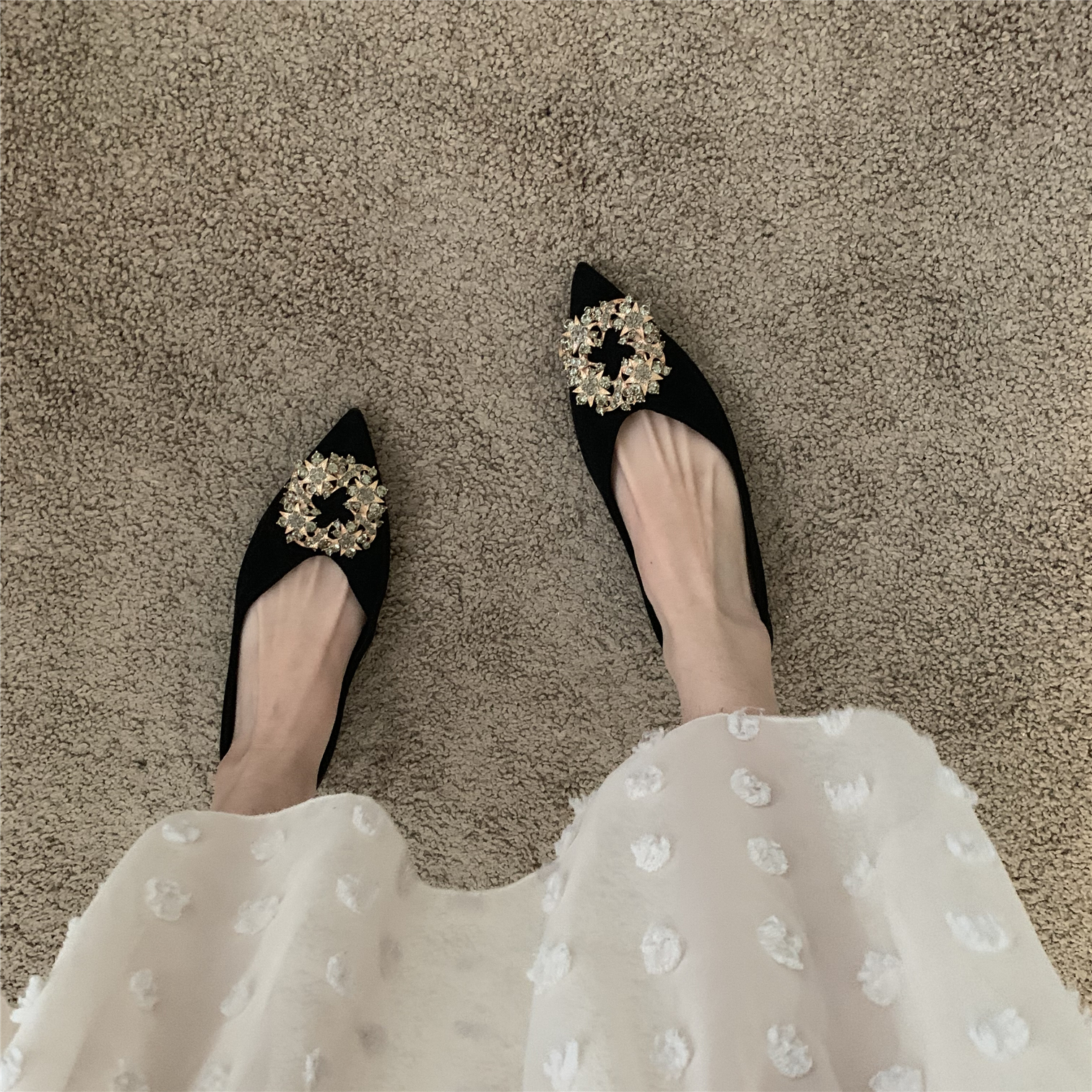 รองเท้าแฟชั่นผู้หญิงส้นเตี้ย ใส่สบาย มีขนาดให้สั่งซื้อ 35 36 37 38 39 40 สนใจทักแชท ฟรีค่าส่ง!